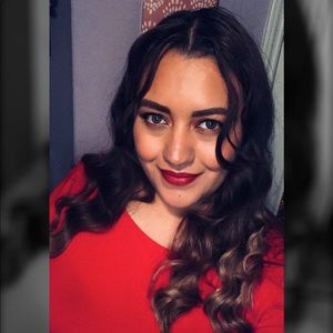 Meet your Posher, Claudia